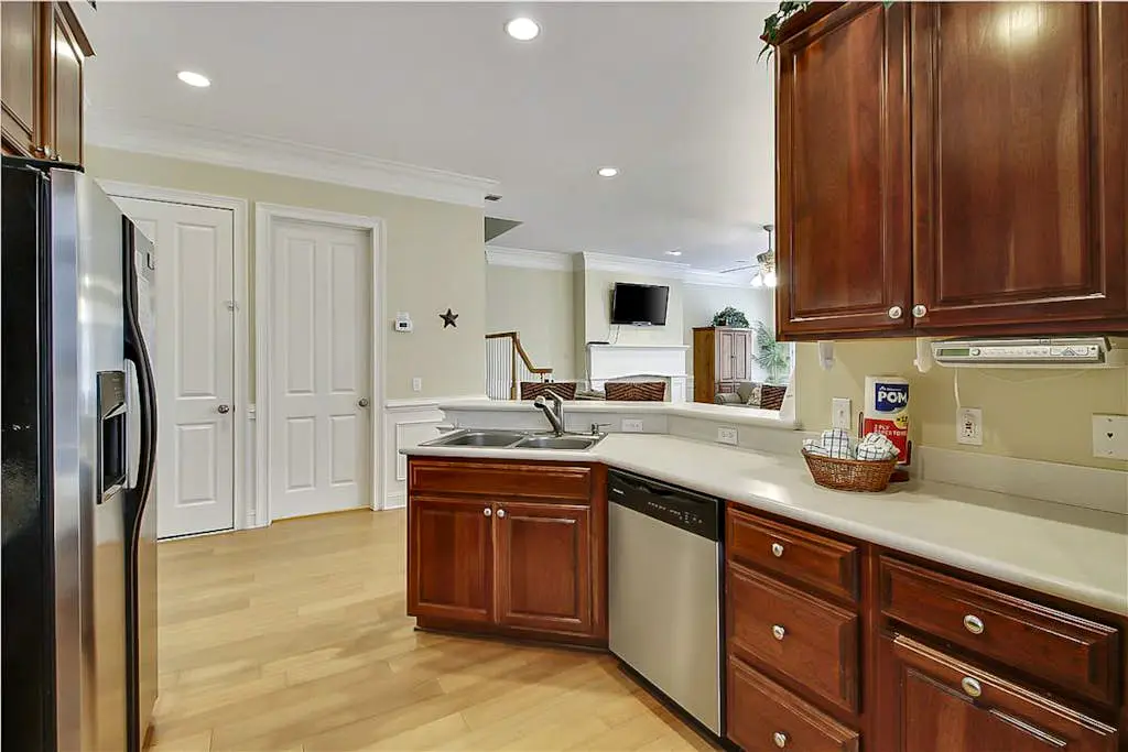 Dog-friendly home with private pool, WiFi, W/D & central AC - snowbird-friendly