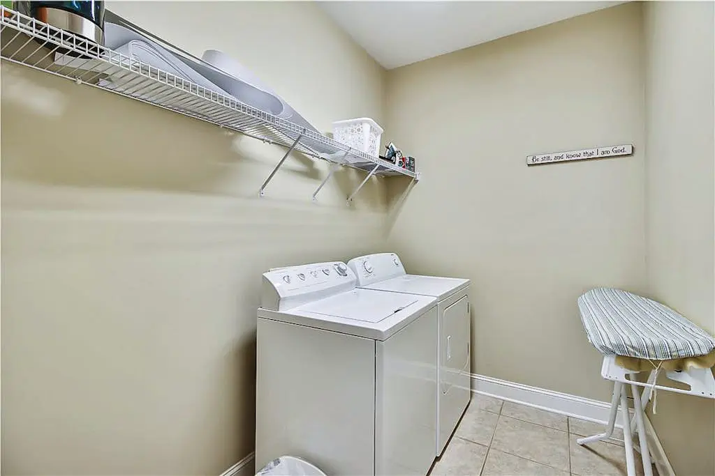 Dog-friendly home with private pool, WiFi, W/D & central AC - snowbird-friendly