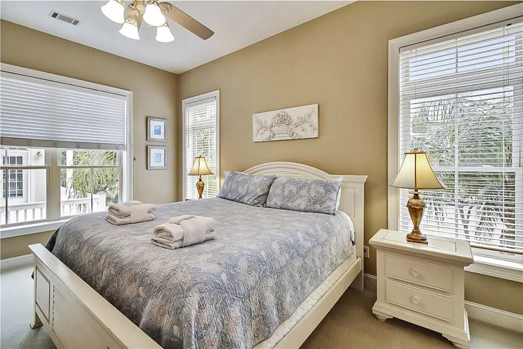 Dog-friendly home with private pool, WiFi, W/D & central AC - snowbird-friendly