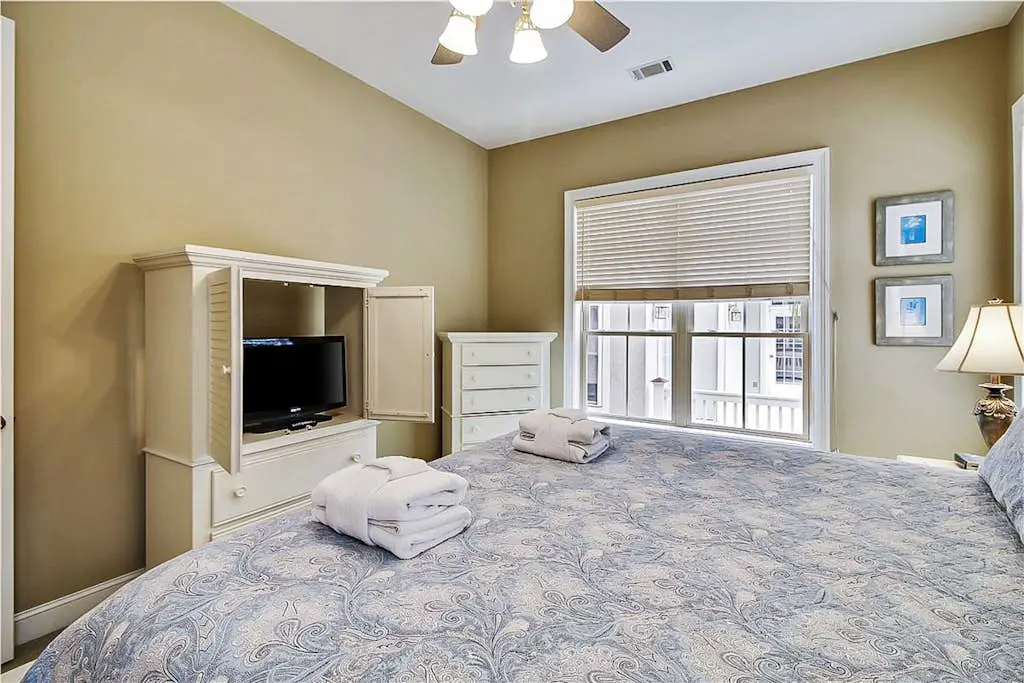 Dog-friendly home with private pool, WiFi, W/D & central AC - snowbird-friendly