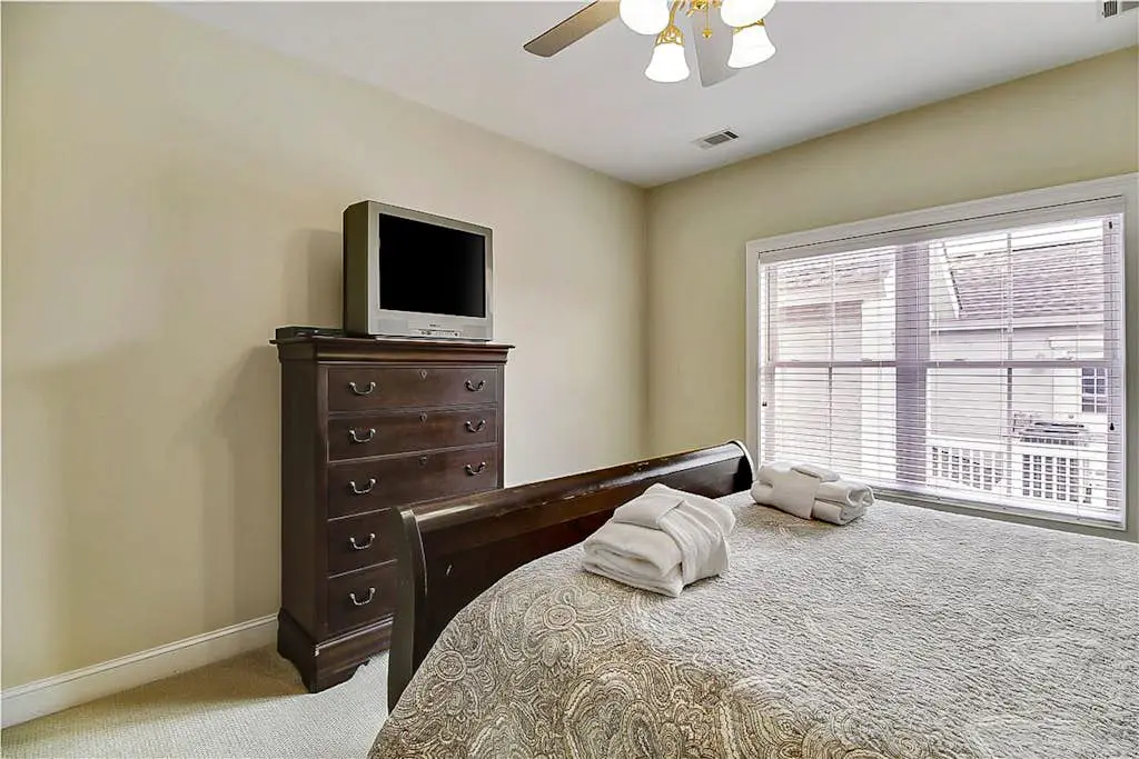 Dog-friendly home with private pool, WiFi, W/D & central AC - snowbird-friendly