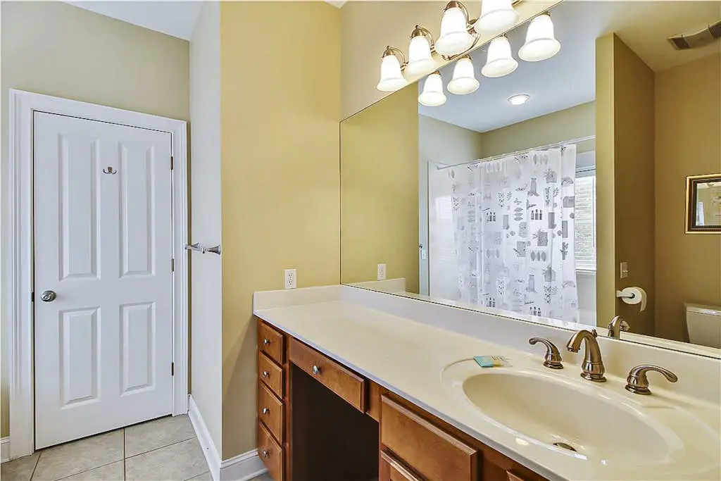 Dog-friendly home with private pool, WiFi, W/D & central AC - snowbird-friendly