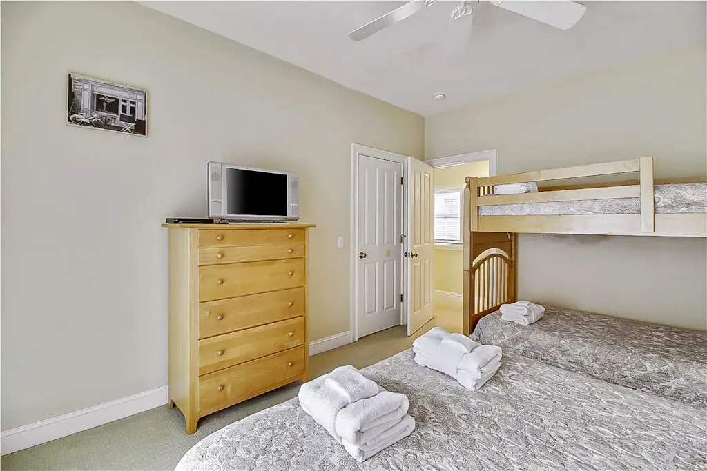 Dog-friendly home with private pool, WiFi, W/D & central AC - snowbird-friendly