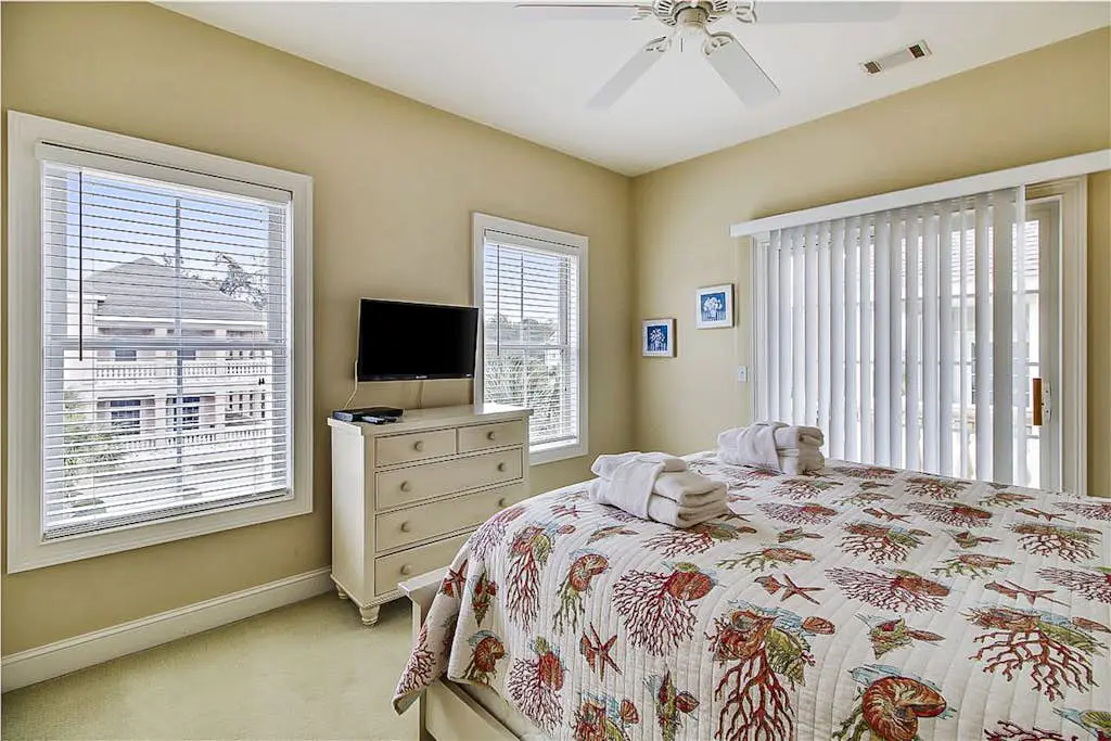 Dog-friendly home with private pool, WiFi, W/D & central AC - snowbird-friendly