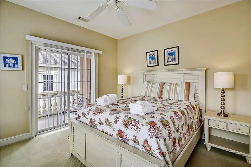 Dog-friendly home with private pool, WiFi, W/D & central AC - snowbird-friendly