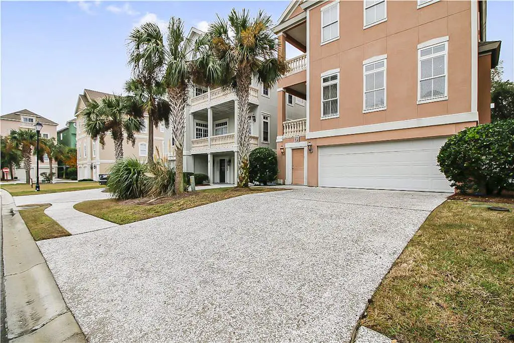Dog-friendly home with private pool, WiFi, W/D & central AC - snowbird-friendly