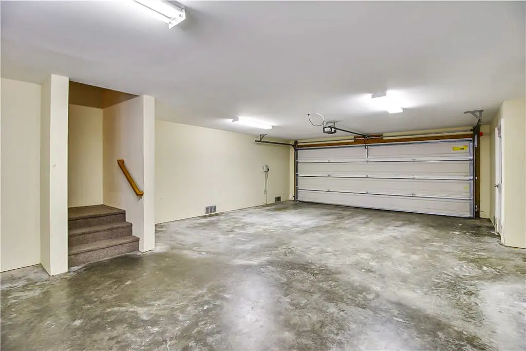 Dog-friendly home with private pool, WiFi, W/D & central AC - snowbird-friendly