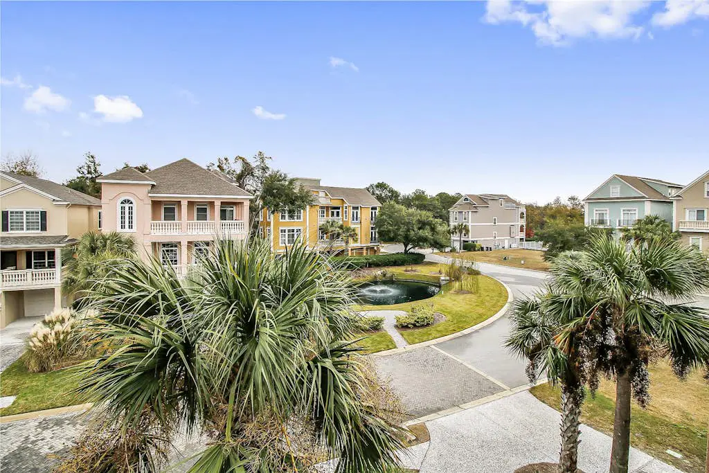 Dog-friendly home with private pool, WiFi, W/D & central AC - snowbird-friendly