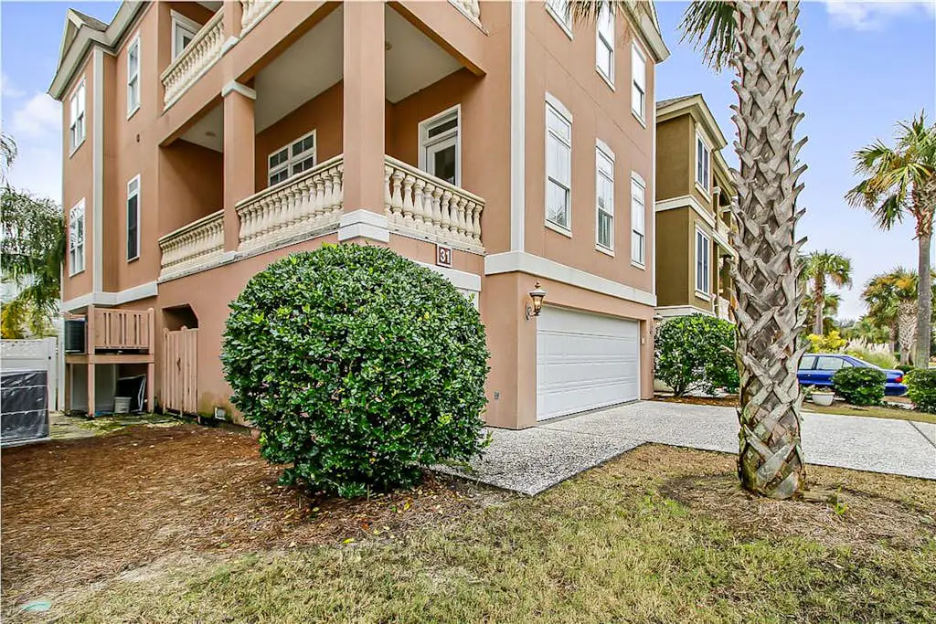 Dog-friendly home with private pool, WiFi, W/D & central AC - snowbird-friendly