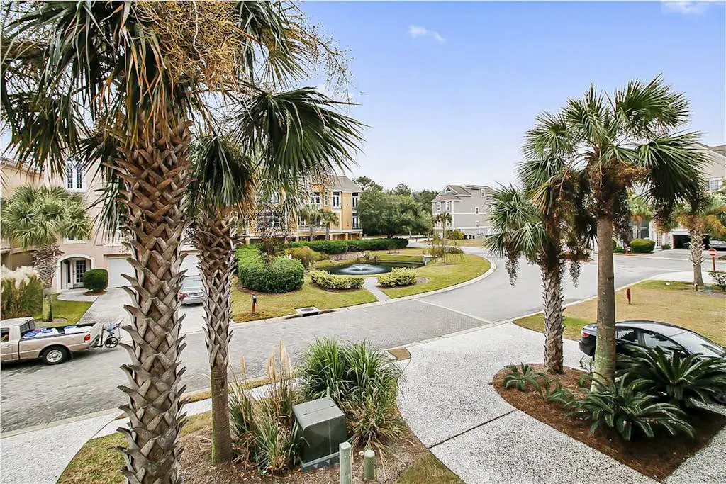 Dog-friendly home with private pool, WiFi, W/D & central AC - snowbird-friendly