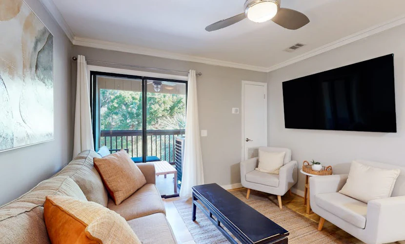 Third-floor condo with pool access, fast WiFi, & washer/dryer - close to beach
