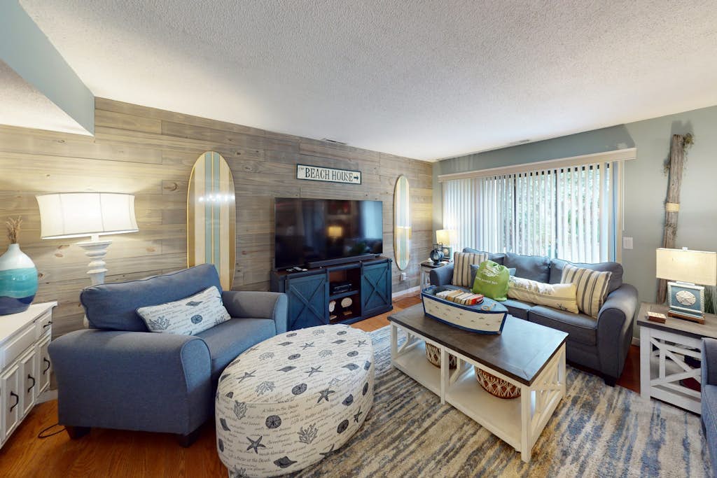     Relaxing Coastal Escape- Golf course view with shared pool, nearby beach access, and serene island charm