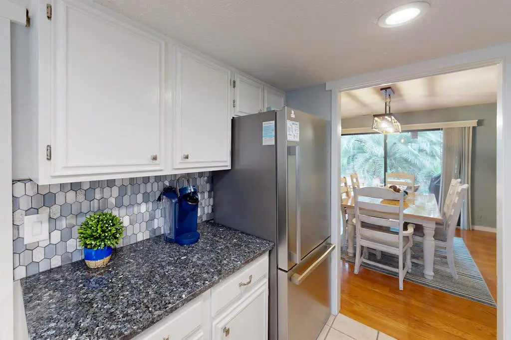    Relaxing Coastal Escape- Golf course view with shared pool, nearby beach access, and serene island charm