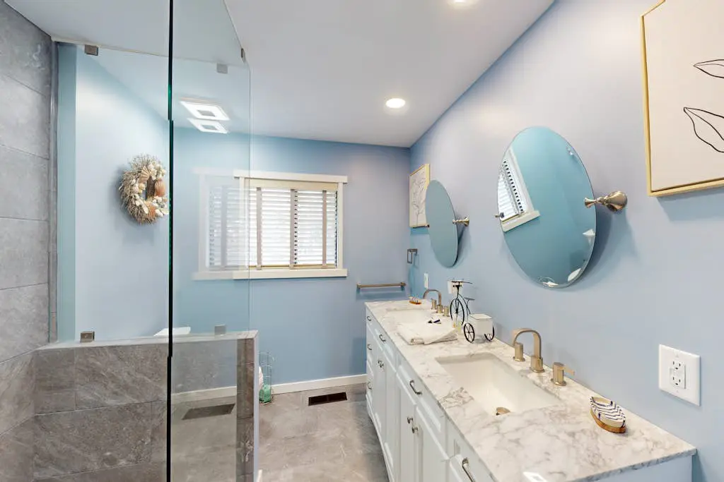     Relaxing Coastal Escape- Golf course view with shared pool, nearby beach access, and serene island charm