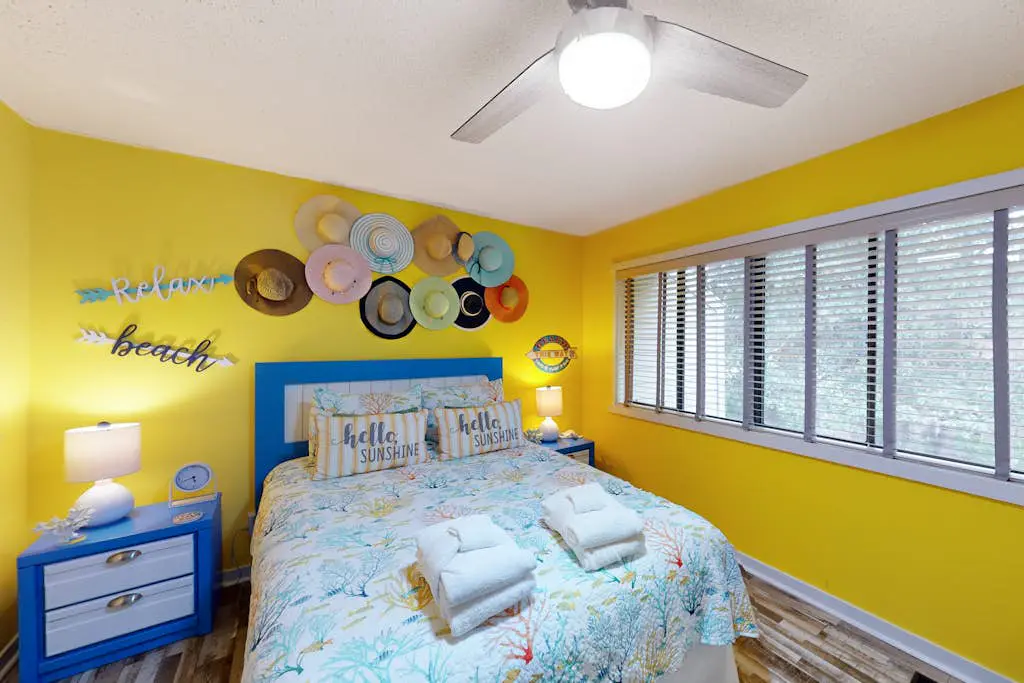     Relaxing Coastal Escape- Golf course view with shared pool, nearby beach access, and serene island charm