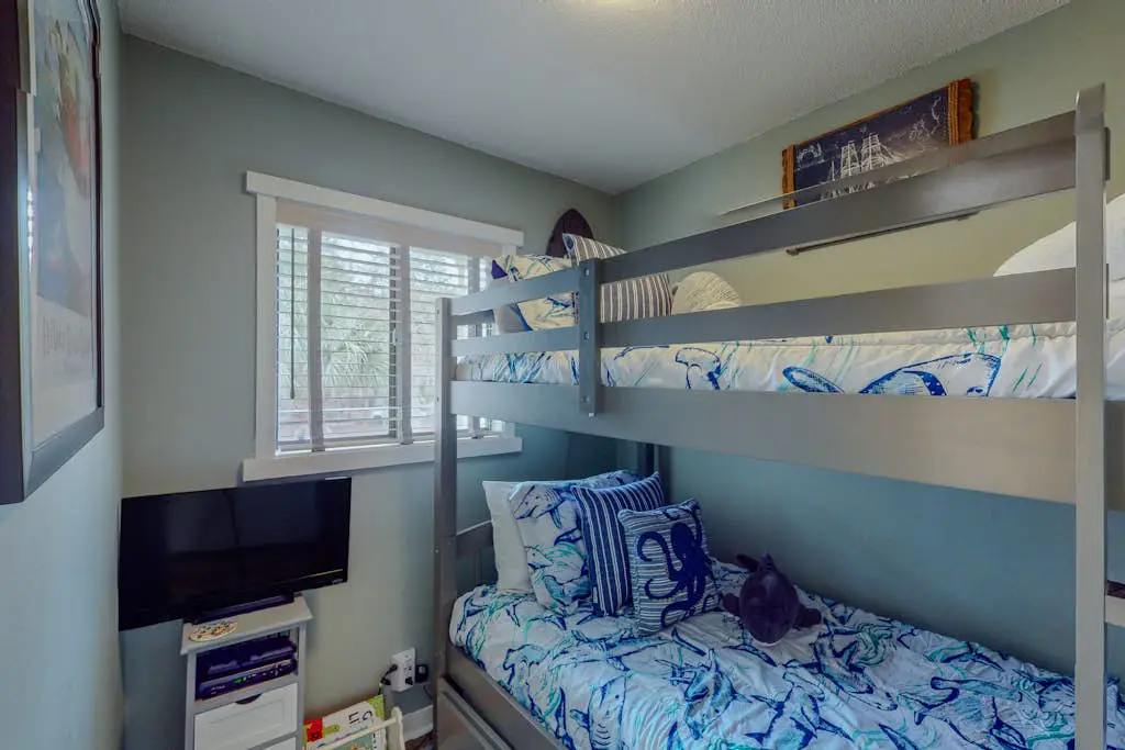     Relaxing Coastal Escape- Golf course view with shared pool, nearby beach access, and serene island charm