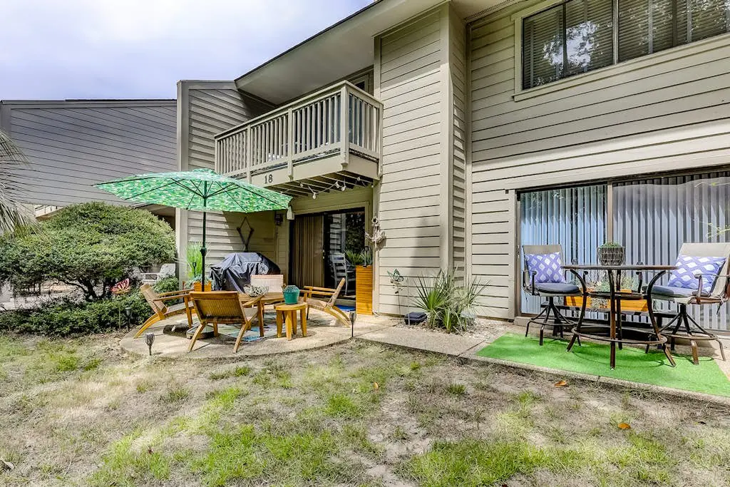     Relaxing Coastal Escape- Golf course view with shared pool, nearby beach access, and serene island charm