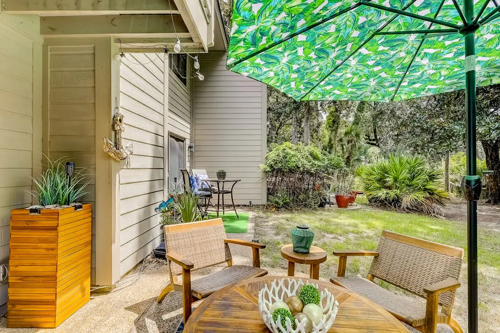     Relaxing Coastal Escape- Golf course view with shared pool, nearby beach access, and serene island charm