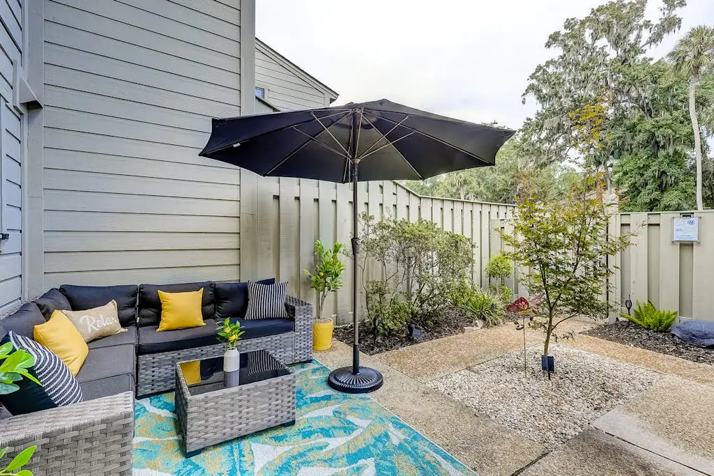     Relaxing Coastal Escape- Golf course view with shared pool, nearby beach access, and serene island charm