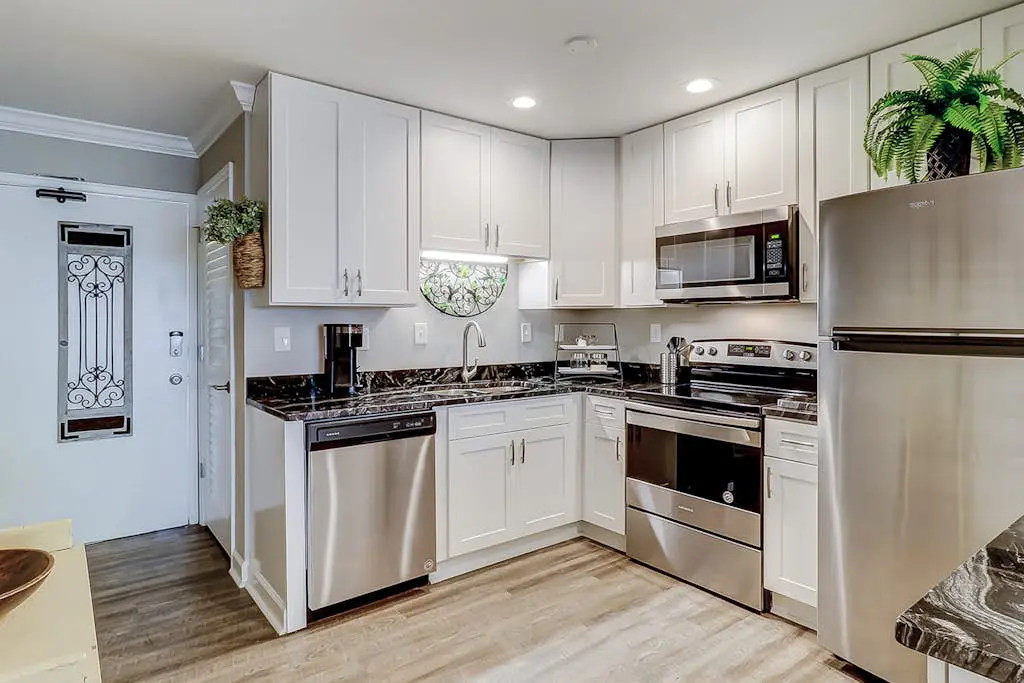 Oceanview condo at Port Royal with pools, tennis, & beach access
