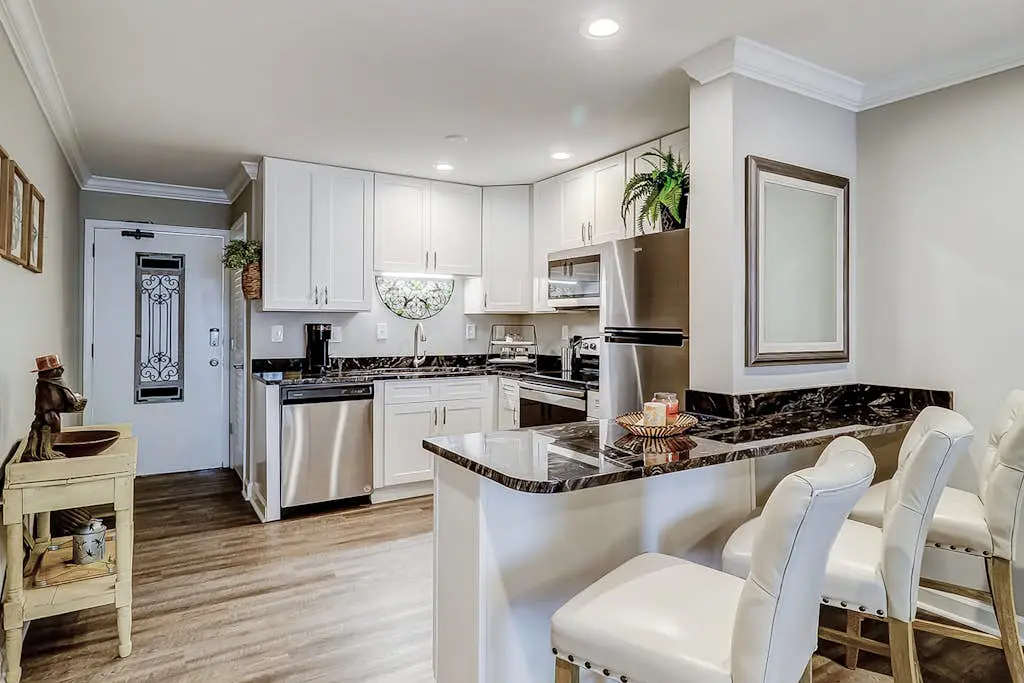 Oceanview condo at Port Royal with pools, tennis, & beach access