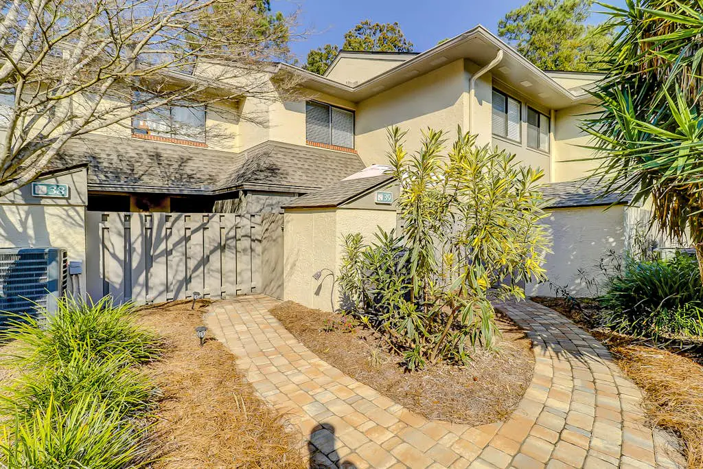 Snowbird/dog-friendly villa with WiFi, 2 patios, & grill + pool/ beach access