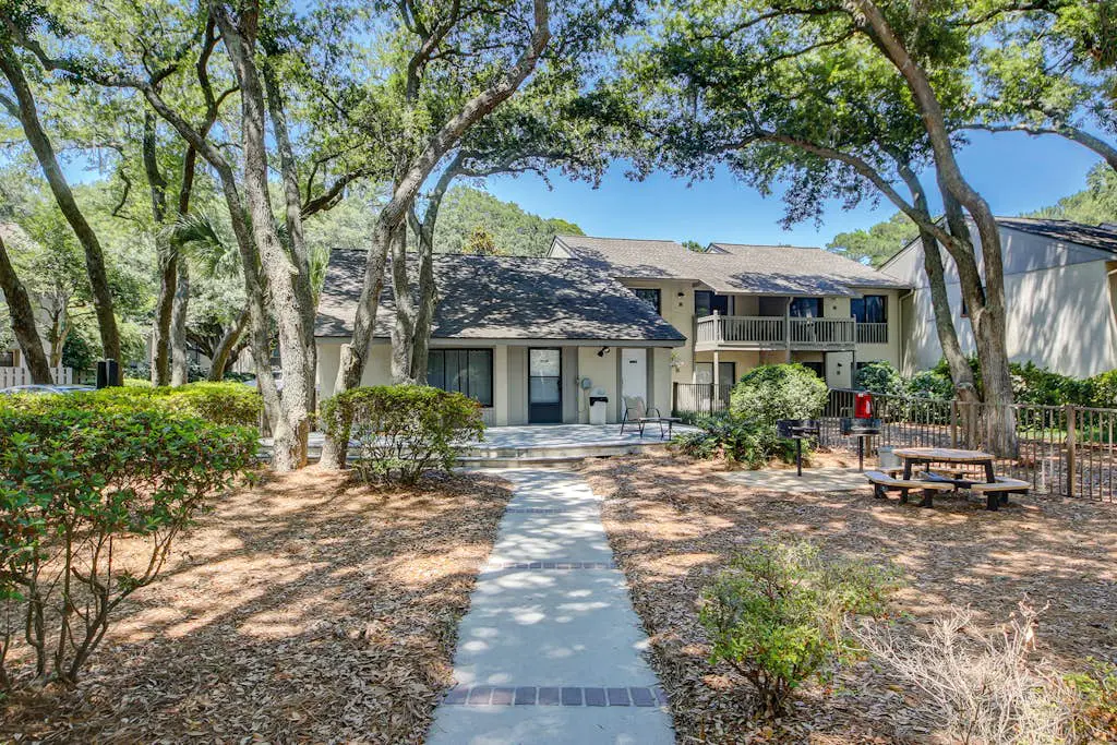 Snowbird/dog-friendly villa with WiFi, 2 patios, & grill + pool/ beach access