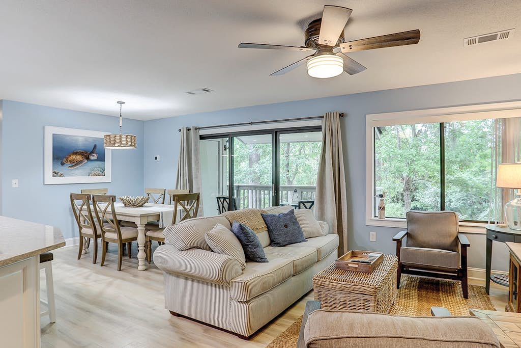 Lush villa with on-site pool, WiFi, private washer/dryer & central AC