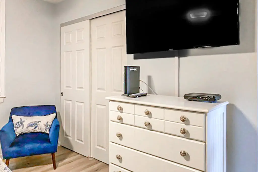 Beachfront escape with pools, hot tub, WiFi, washer dryer, & central AC
