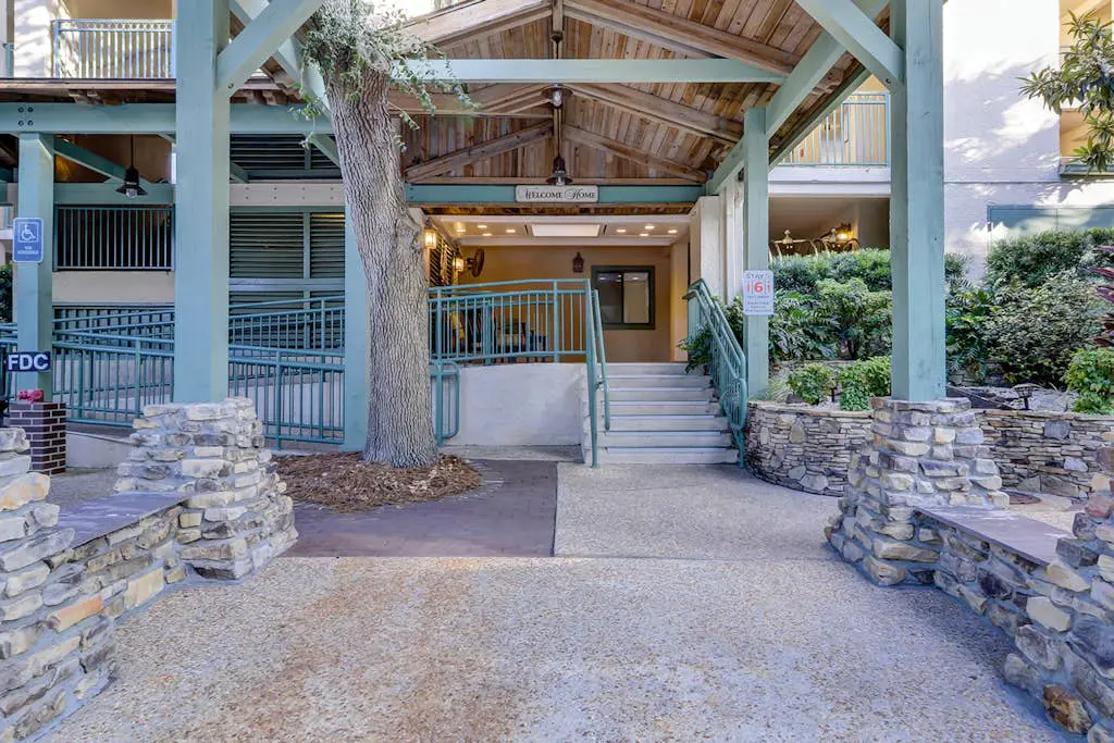 Beachfront escape with pools, hot tub, WiFi, washer dryer, & central AC