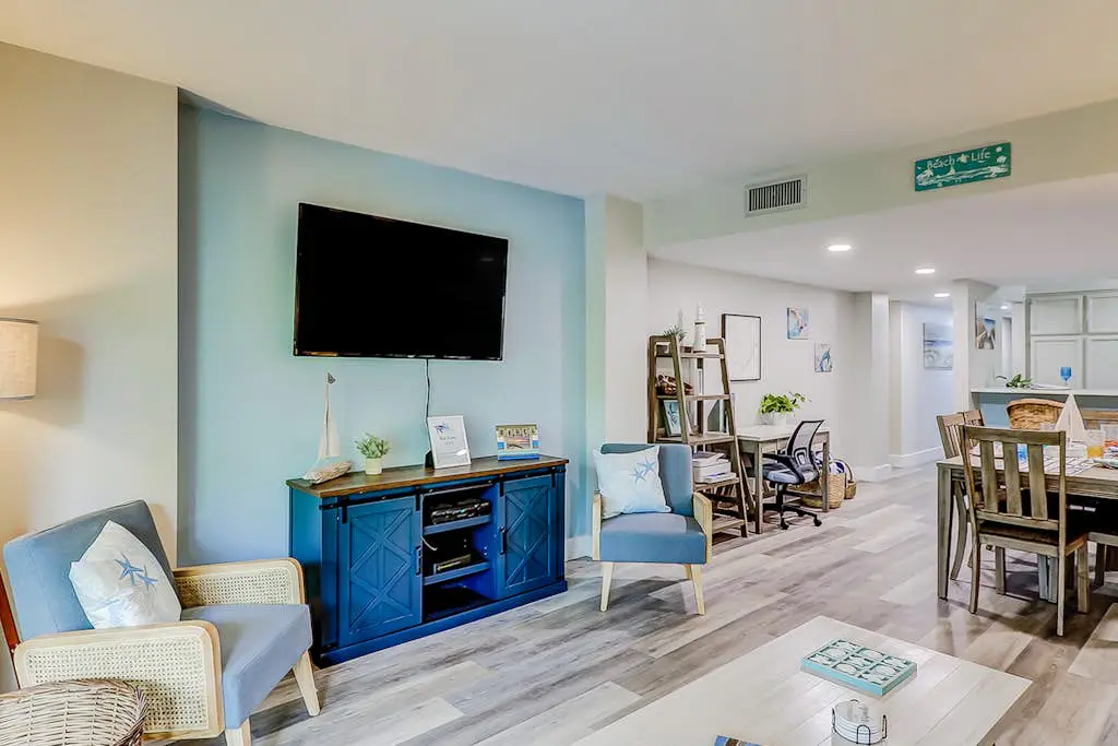 4th-floor villa with balcony, beach access, outdoor pool, & grills