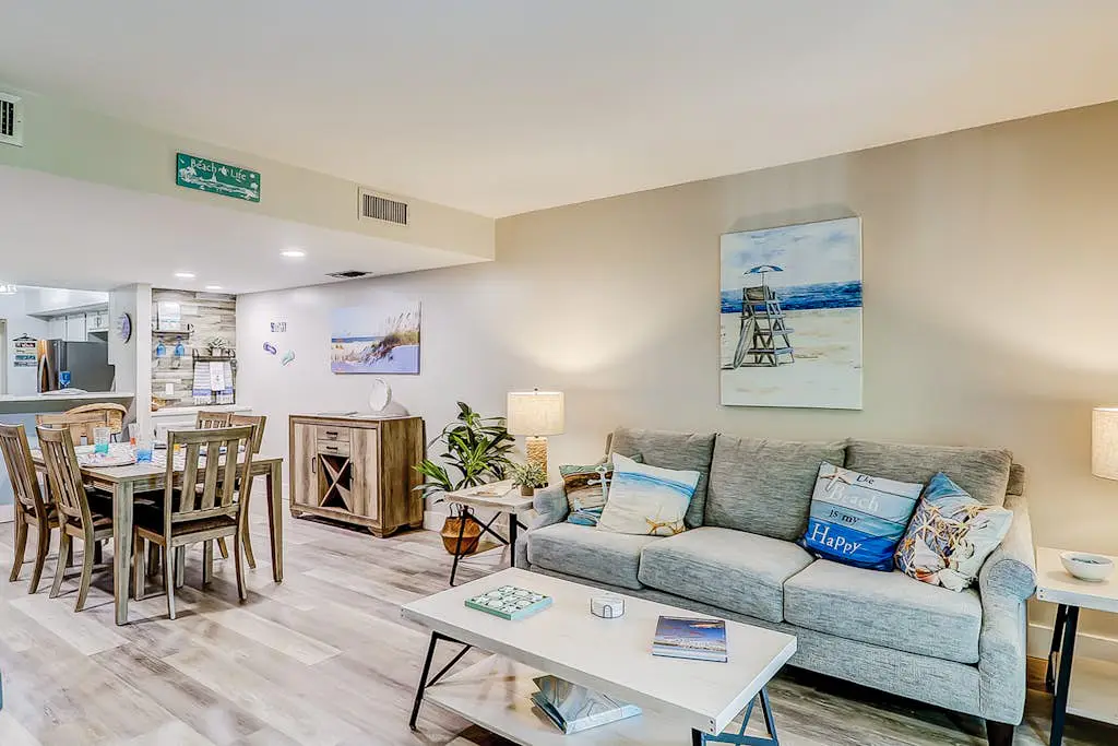 4th-floor villa with balcony, beach access, outdoor pool, & grills