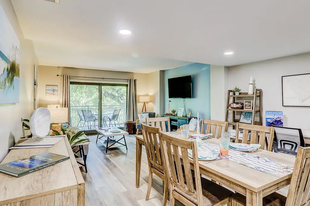 4th-floor villa with balcony, beach access, outdoor pool, & grills