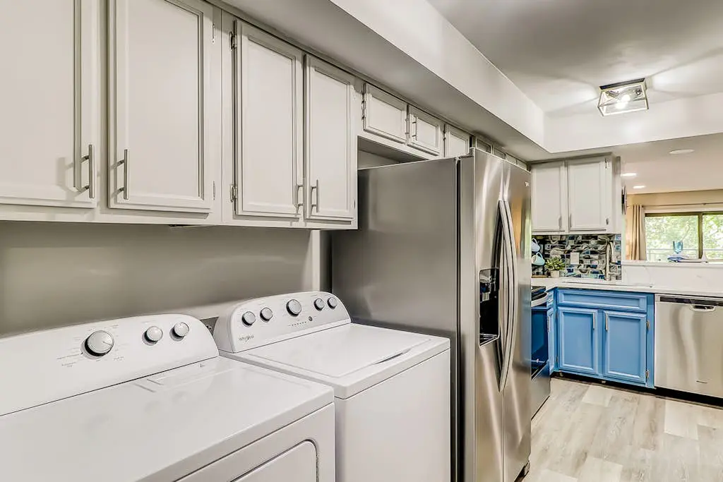 4th-floor villa with balcony, beach access, outdoor pool, & grills