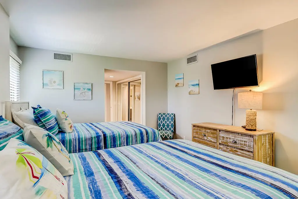 4th-floor villa with balcony, beach access, outdoor pool, & grills