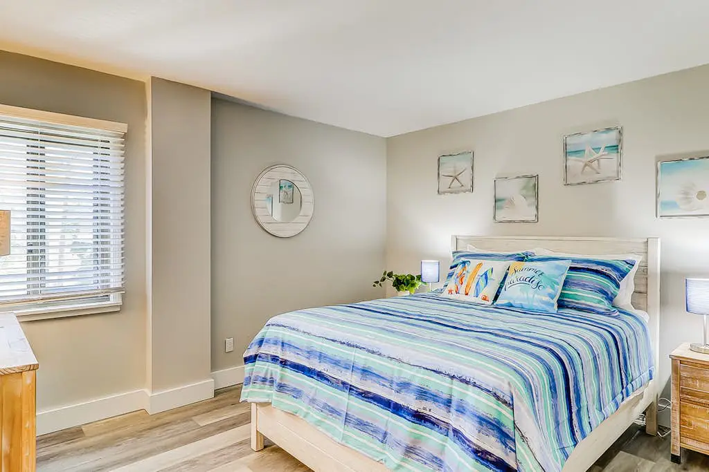 4th-floor villa with balcony, beach access, outdoor pool, & grills