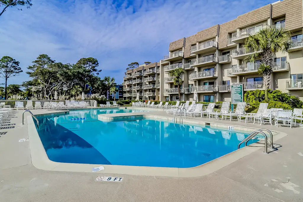 4th-floor villa with balcony, beach access, outdoor pool, & grills