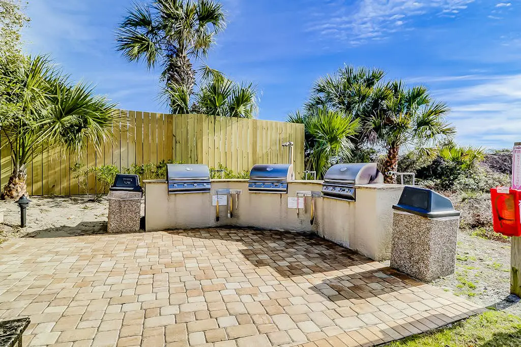 4th-floor villa with balcony, beach access, outdoor pool, & grills