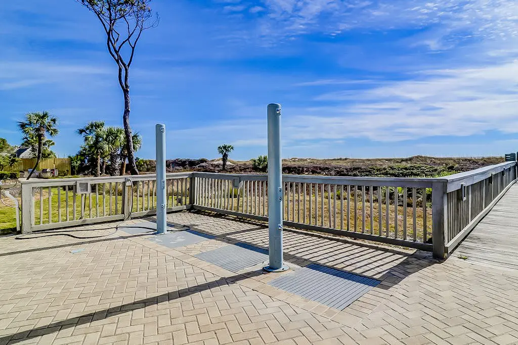 4th-floor villa with balcony, beach access, outdoor pool, & grills