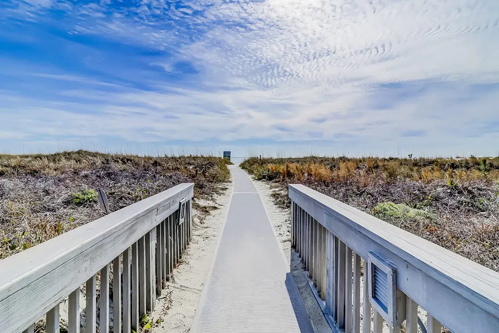 4th-floor villa with balcony, beach access, outdoor pool, & grills