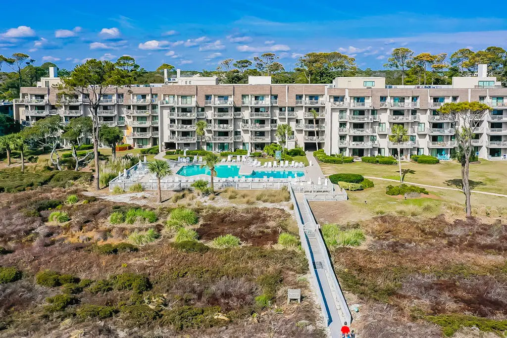 4th-floor villa with balcony, beach access, outdoor pool, & grills