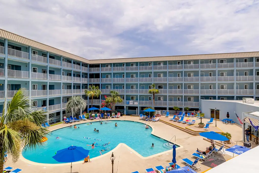 Hilton Head Resort condo with AC, pool, hot tub, tennis - near beach & golf