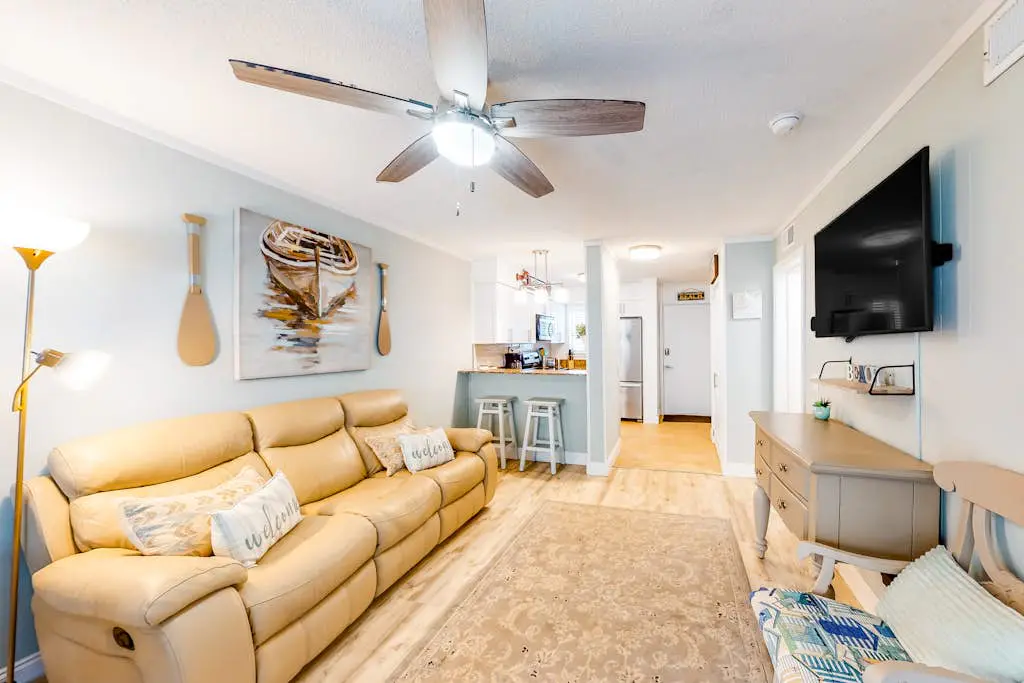 Hilton Head Resort condo with AC, pool, hot tub, tennis - near beach & golf