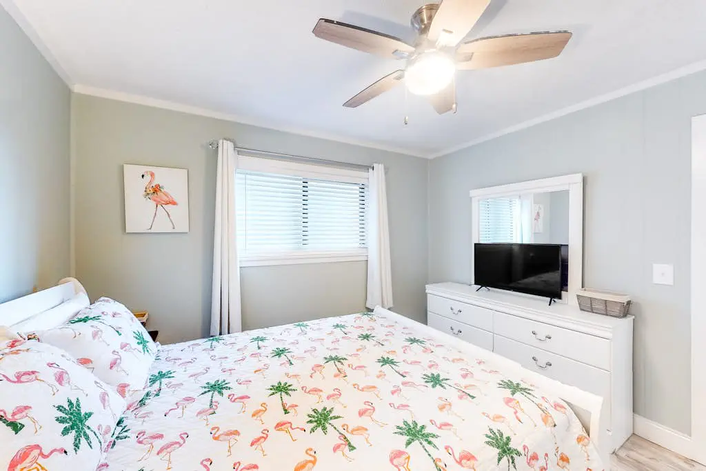 Hilton Head Resort condo with AC, pool, hot tub, tennis - near beach & golf