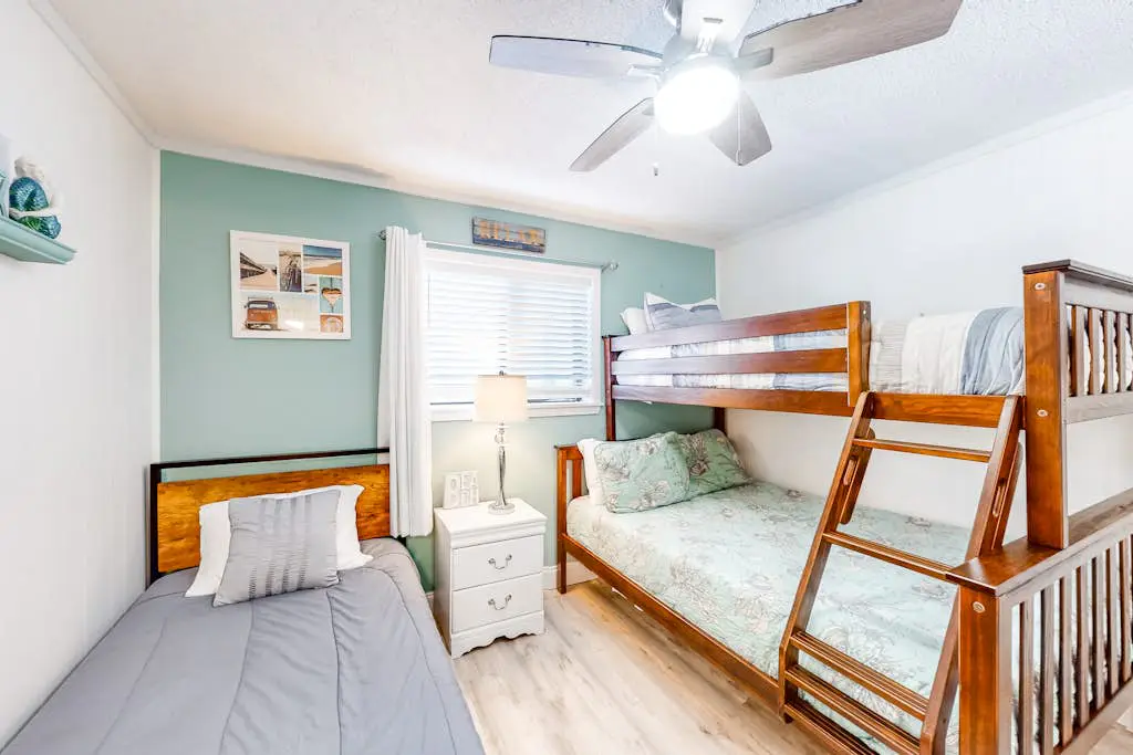Hilton Head Resort condo with AC, pool, hot tub, tennis - near beach & golf
