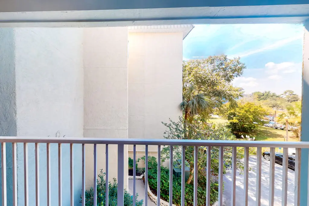 Hilton Head Resort condo with AC, pool, hot tub, tennis - near beach & golf