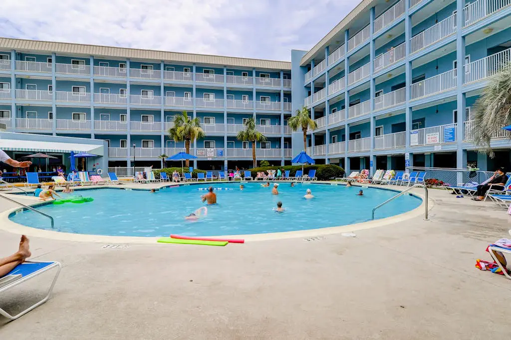 Hilton Head Resort condo with AC, pool, hot tub, tennis - near beach & golf