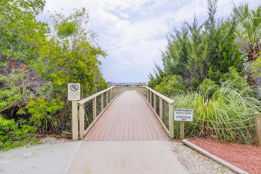 Hilton Head Resort condo with AC, pool, hot tub, tennis - near beach & golf