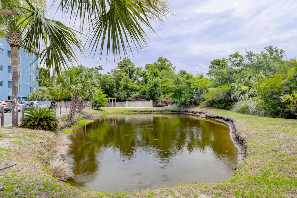 Hilton Head Resort condo with AC, pool, hot tub, tennis - near beach & golf