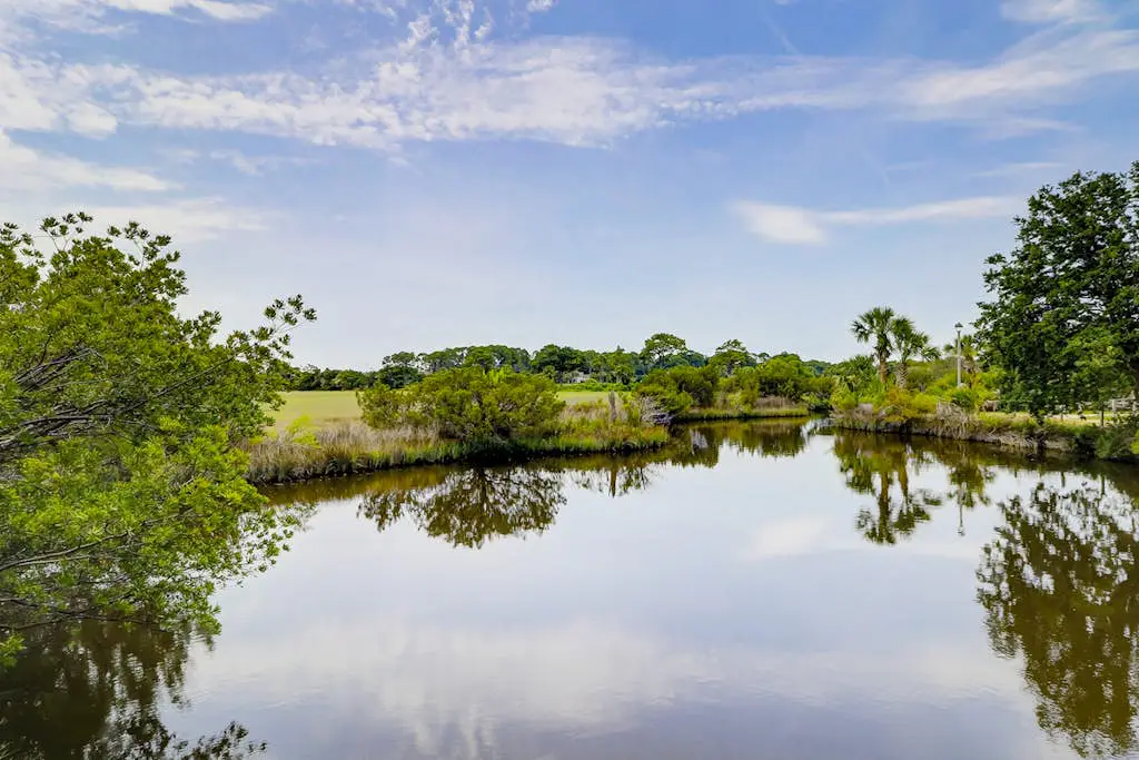 Hilton Head Resort condo with AC, pool, hot tub, tennis - near beach & golf